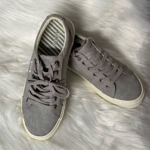 Like New Taos Plim Soul Shoes in Gray Wash Canvas